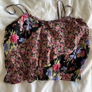 Adorable floral crop top sz M (fits like small)